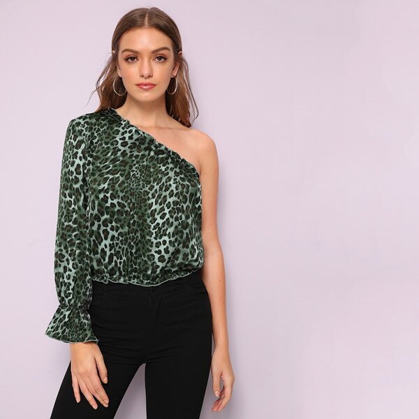

Leopard Print One Shoulder Top