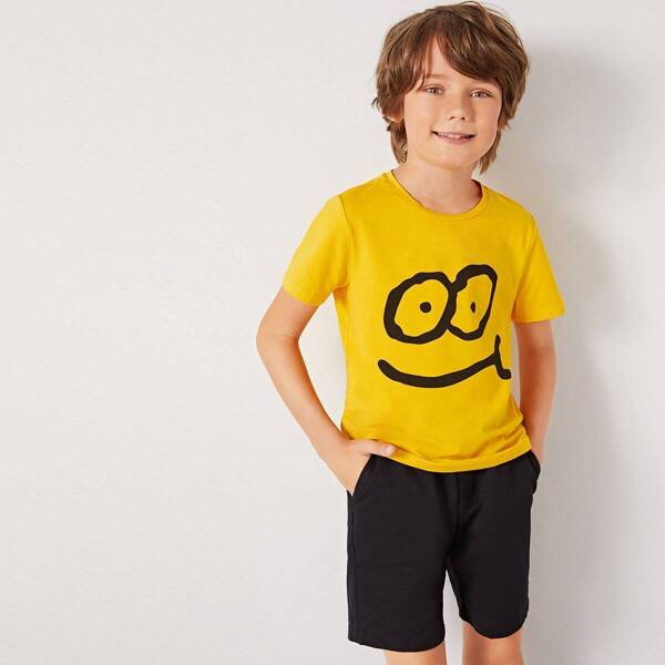

Boys Cartoon Print Tee and Slant Pocket Shorts Set