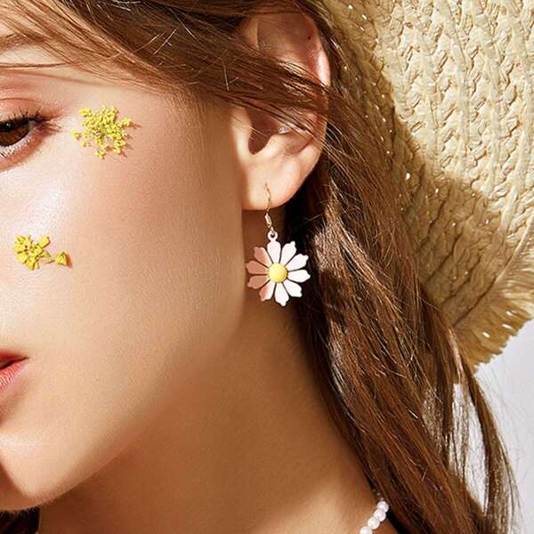 

Daisy Drop Earrings 1pair, Multicolor
