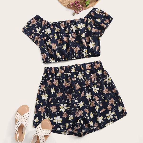 

Plus Ditsy Floral Print Top With Shorts
