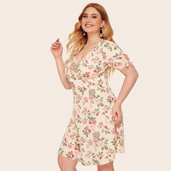 

Plus Floral Print Knotted Cuff Dress