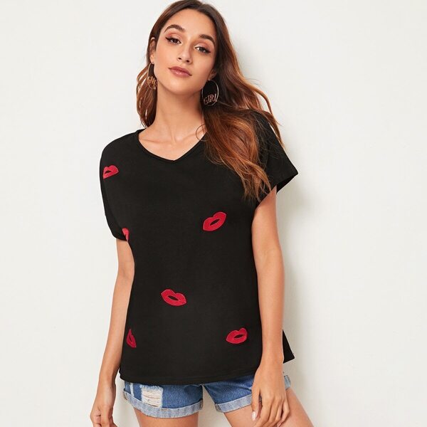 

Lip Embroidery V-neck Tee