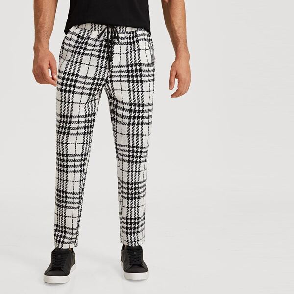 

Men Drawstring Waist Slant Pocket Plaid Pants, Black and white