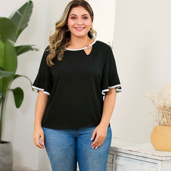 

Plus Contrast Binding Keyhole Blouse