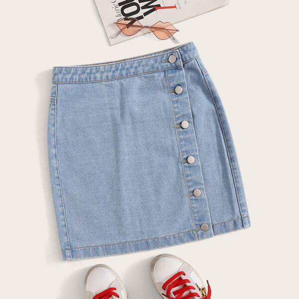 

Plus Button Front Bleach Wash Denim Skirt