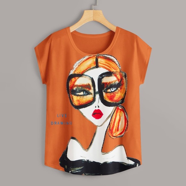 

Figure And Letter Print Curved Hem Tee