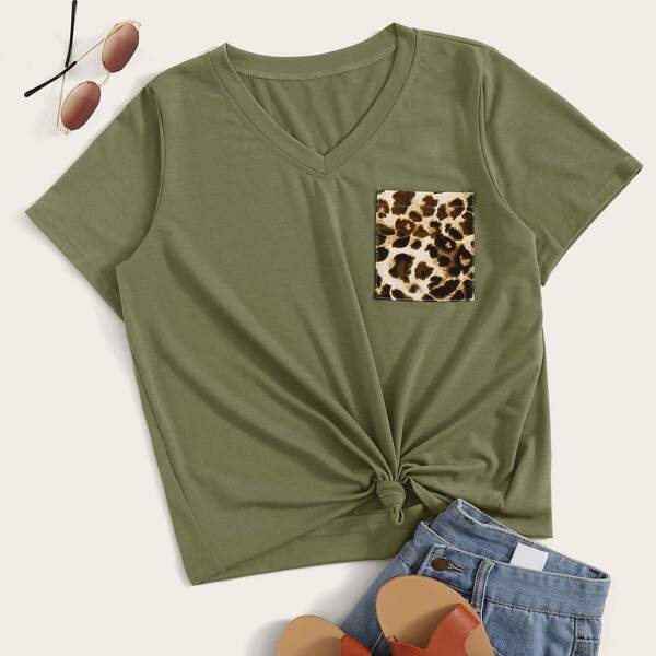

Contrast Leopard Pocket V-neck Tee