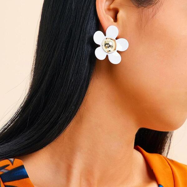 

Flower Shaped Stud Earrings 1pair
