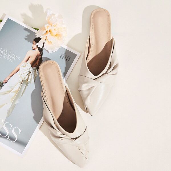 

Point Toe Twist Flat Mules