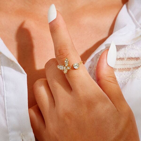 

Rhinestone Engraved Butterfly Ring 1pc
