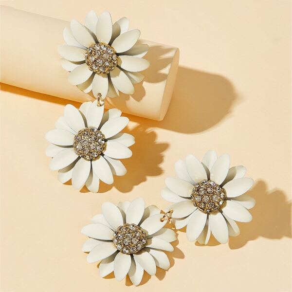 

Rhinestone Engraved Double Flower Drop Earrings 1pair