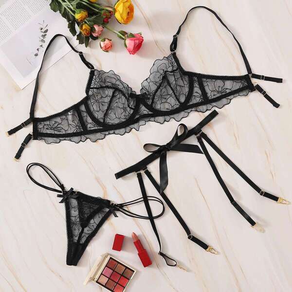 

Floral Lace Underwire Garter Lingerie Set, Black