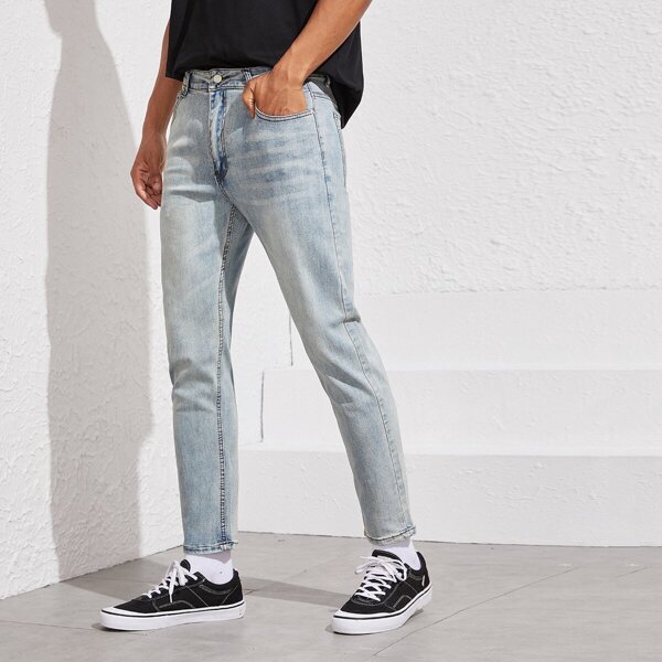 

Men Relaxed Light Wash Jeans