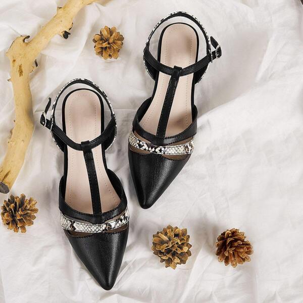 

Point Toe Snakeskin Detail Flats, Black