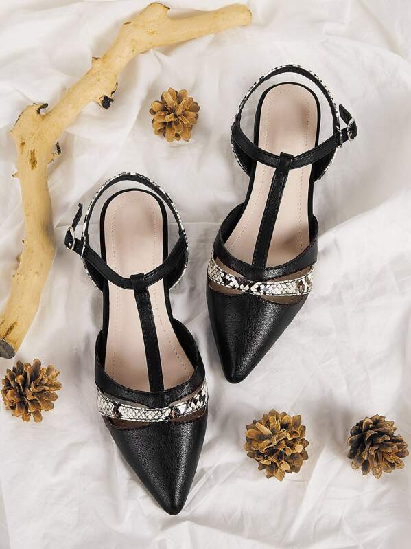 

Point Toe Snakeskin Detail Flats, Black