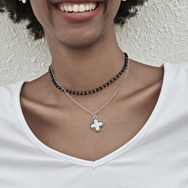 

Rhinestone Engraved Clover Charm Layered Necklace 1pc, Black