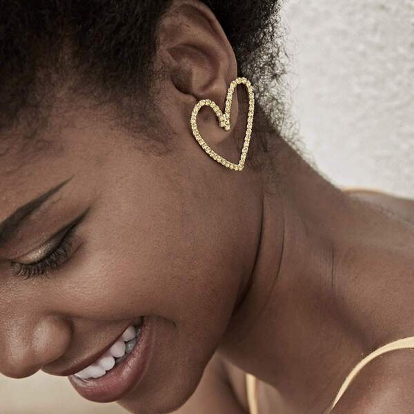 

Rhinestone Engraved Heart Hoop Earrings 1pair