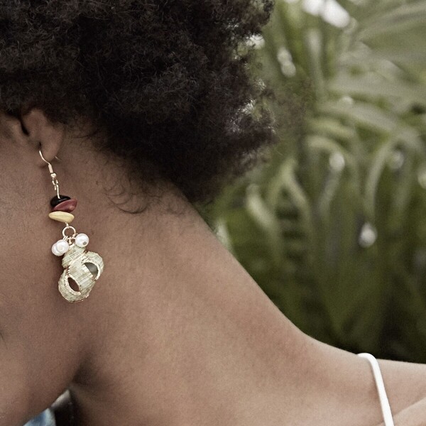 

Faux Pearl & Shell Drop Earrings 1pair