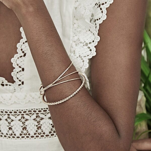 

Rhinestone Detail Cuff Bracelet 4pcs