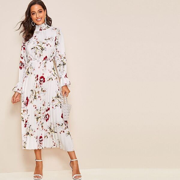 

Floral Print Pleated Hem Shirred Dress