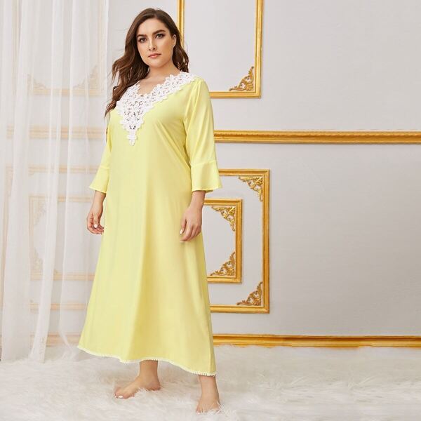 

Plus Appliques Ruffle Hem Night Dress