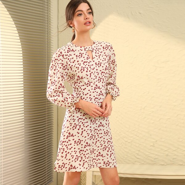

Keyhole Neckline Confetti Heart Print Dress