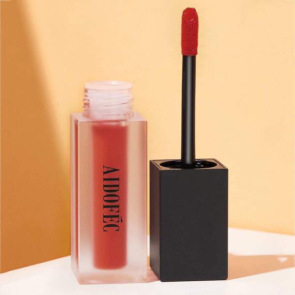 

Matte Lip Gloss 05 Rose Bean Sand, Red