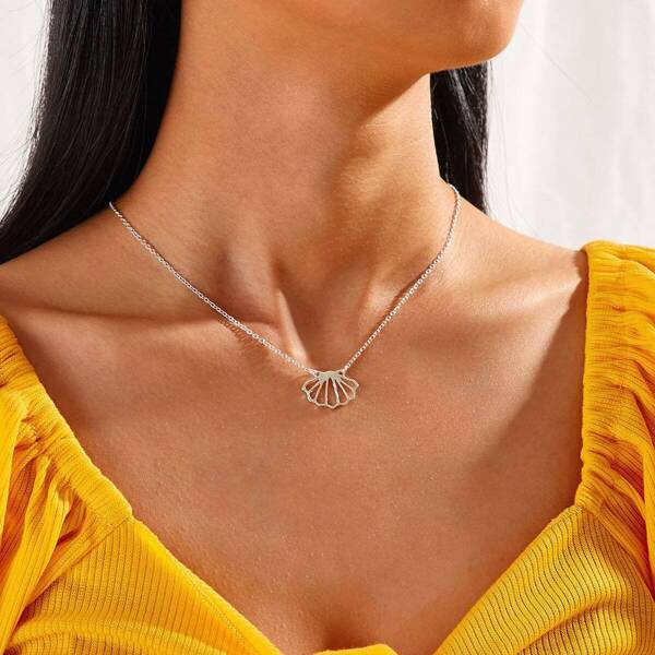 

Hollow Out Shell Pendant Chain Necklace 1pc, Silver