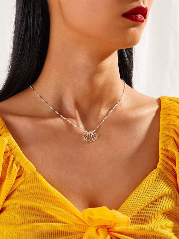 

Hollow Out Shell Pendant Chain Necklace 1pc, Silver