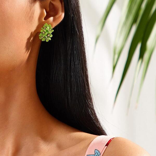 

Flower Cluster Design Cuff Hoop Earrings 1pair