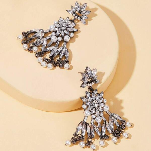 

Rhinestone Engraved Flower Decor Faux Pearl Drop Earrings 1pair