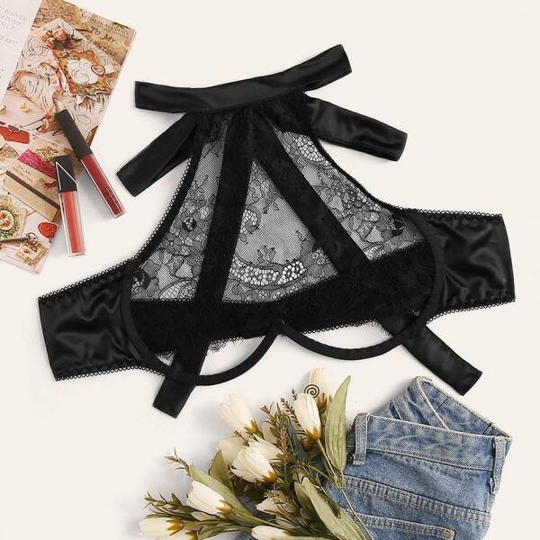 

Plus Contrast Lace Tie Back Bralette