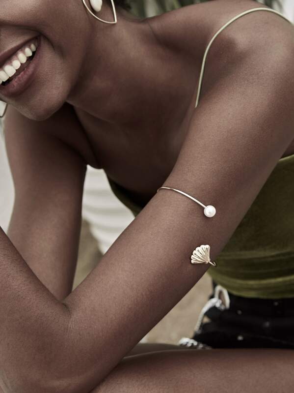 

Faux & Shell Decor Arm Bracelet, Gold