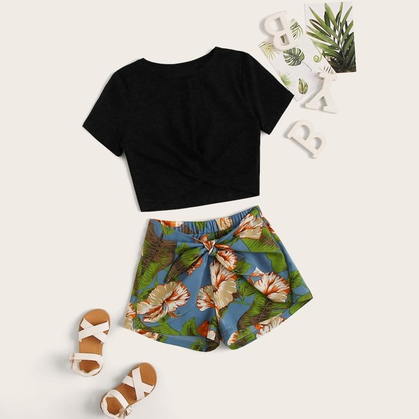

Girls Wrap Hem Top & Tropical Knotted Shorts Set