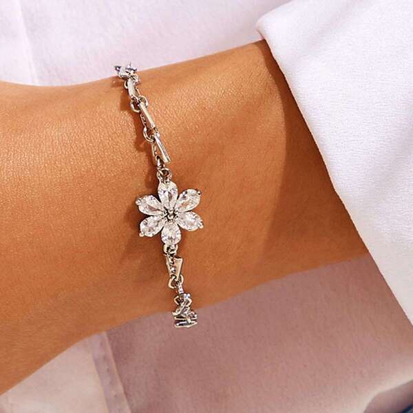 

Rhinestone Engraved Flower Decor Chain Bracelet 1pc