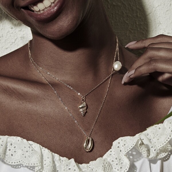 

Shell & Faux Pearl Decor Layered Pendant Necklace 1pc