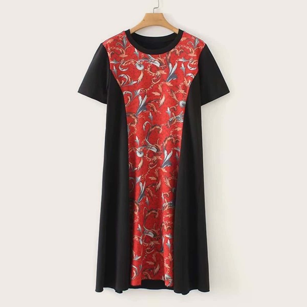 

Contrast Panel Chain Print Tee Dress