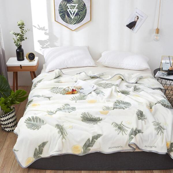 

Pineapple & Leaf Pattern Plush Blanket