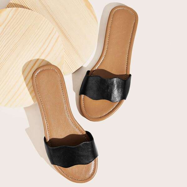 

Scalloped Strap Flat Sliders