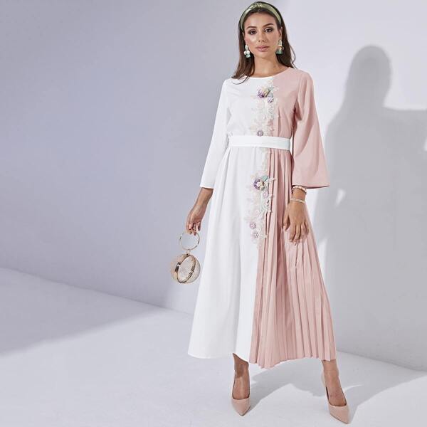 

Two Tone Appliques Detail Pleated Dress With Belt, Multicolor
