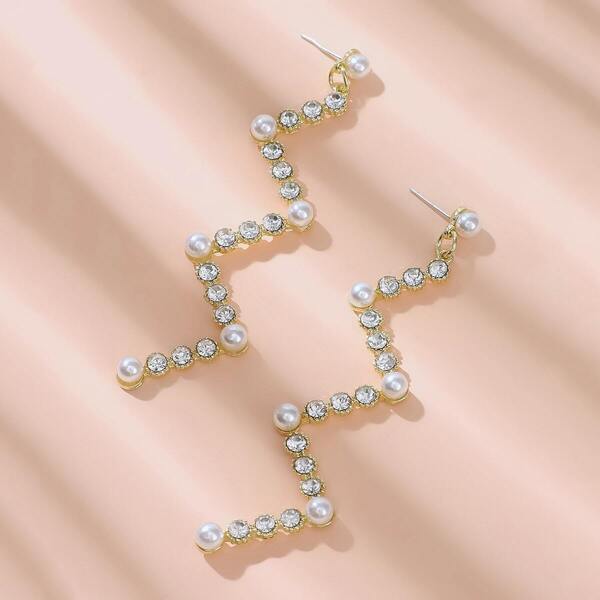 

Rhinestone Engraved Faux Pearl Decor Drop Earrings 1pair