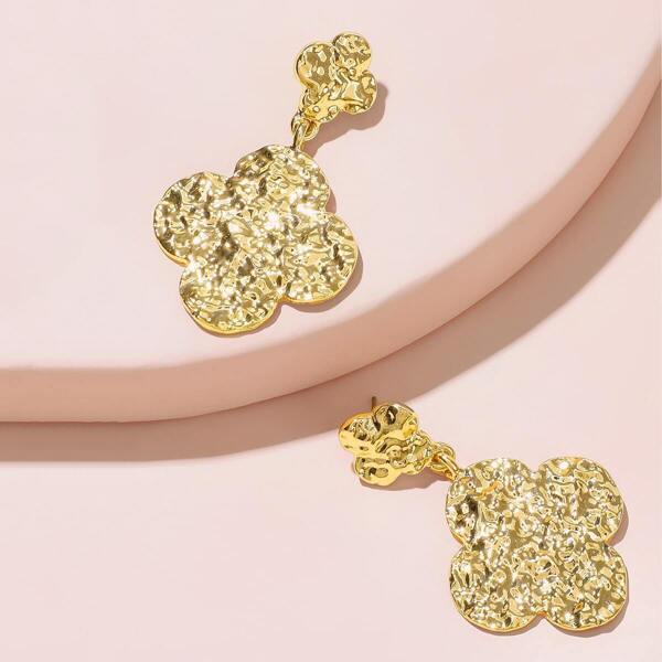 

Clover Charm Textured Drop Earrings 1pair