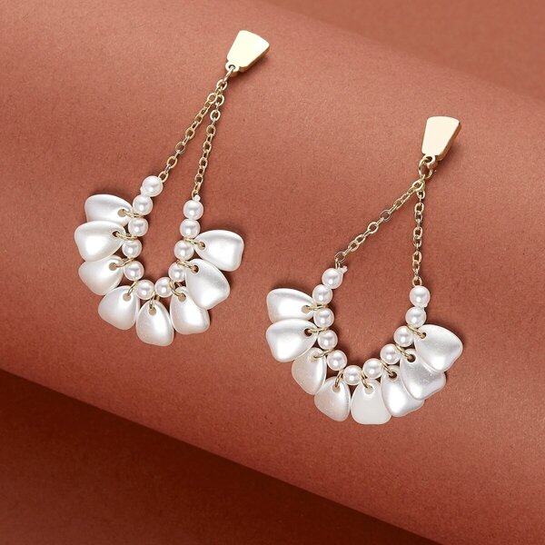 

Dangling Floral Pearl Detail Earrings, White