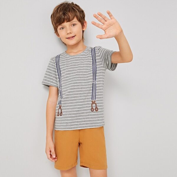 

Boys Strap Print Striped Top & Knot Shorts Set