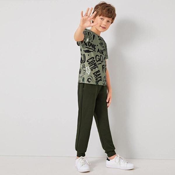 

Boys Graphic Print Top & Solid Pants Set