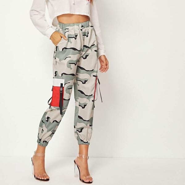 

Pocket Side Camo Print Cargo Pants