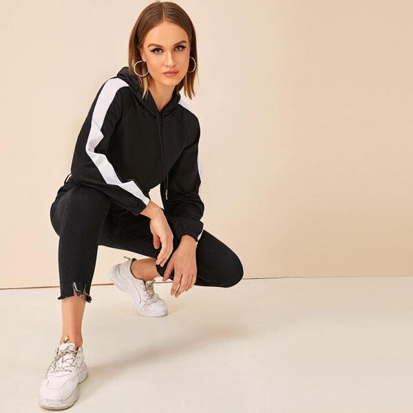 

Contrast Panel Drawstring Crop Hoodie