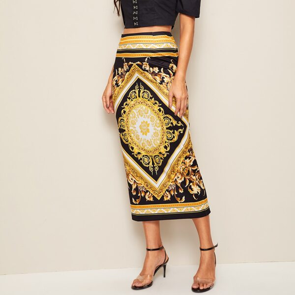 

Scarf Print Split Back Skirt