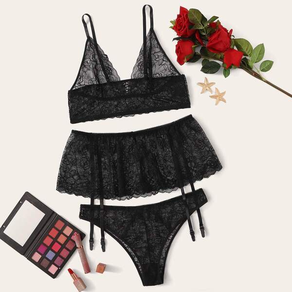 

Plus Floral Lace Garter Lingerie Set, Black