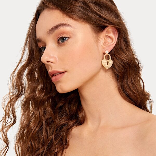 

Faux Pearl Beaded Design Lock & Key Mismatched Earrings 1pair, White